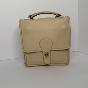 EUC Vintage Coach Station in Bone Leather